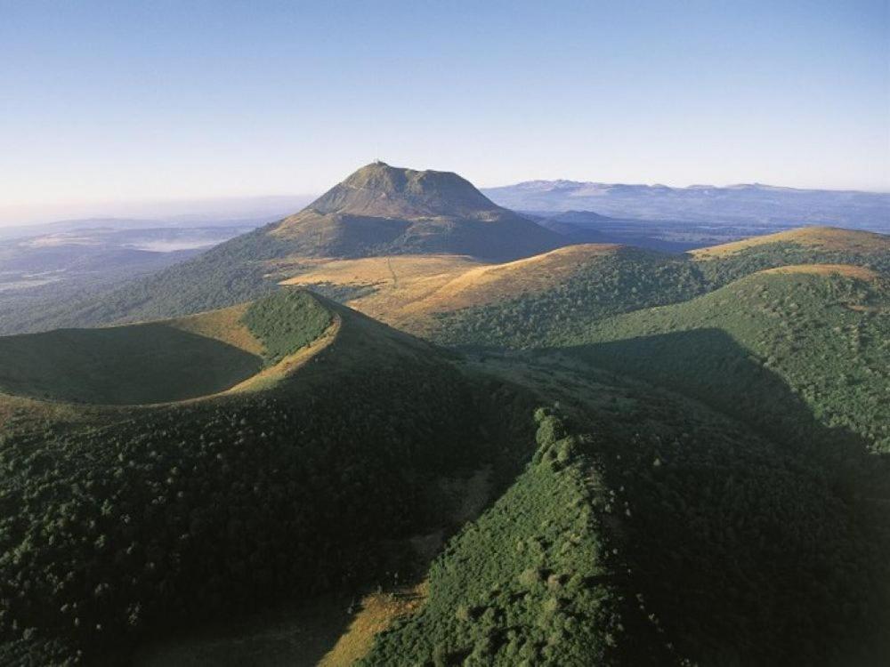 Nid Sous Le Volcan Saint-Sandoux Luaran gambar